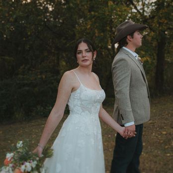 Bella Blue Bottoms - Venues & Event Spaces Near Me - Benton, Wisconsin