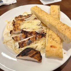 Olivera's Pizzeria & Restaurant - Fettuccine Alfredo, with blackened chicken, has to be my favorite dish here!