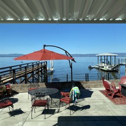 Gorgeous view from the huge bay windows in this rental. Gorgeous view from the huge bay windows in this rental.