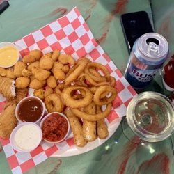 Leon’s Sports Bar & Grill - Sampler