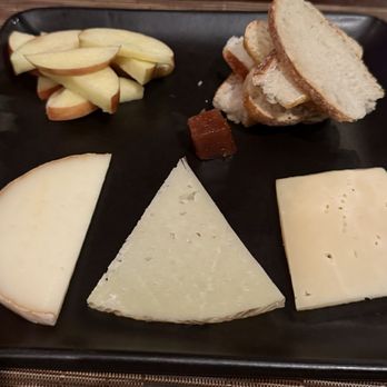 Restaurant Serenade - Cheese appetizer - American Near Me - Chatham, New Jersey Restaurant Serenade - Cheese appetizer - American Near Me - Chatham, New Jersey