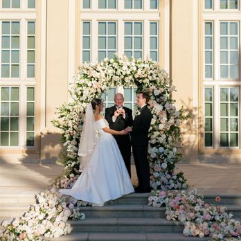 Table 6 Productions - Romantic Ceremony at The Ritz-Carlton Naples - Party & Event Planning Near Me Table 6 Productions - Romantic Ceremony at The Ritz-Carlton Naples - Party & Event Planning Near Me