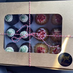 Uncommon Cakes - Dozen rum cakes!