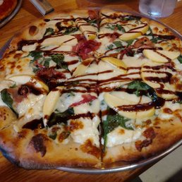 Pizza with apple and prosciutto Pizza with apple and prosciutto