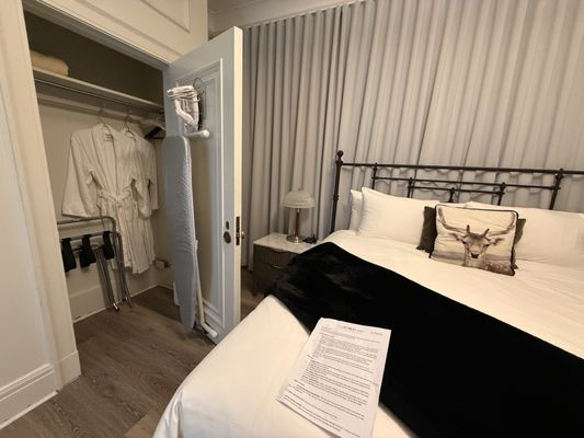 The Fort Garry Hotel, Spa and Conference Centre by null