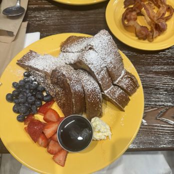 Eggcellent Cafe - French Toast fresh strawberries, fresh blueberries, bacon, egg whites, spicy pork sausage - Coffee & Tea Near Me - Philadelphia, Pennsylvania