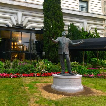 Tony Bennett Statue - Mr. Tony Bennett - Public Art Near Me - San Francisco, California Tony Bennett Statue - Mr. Tony Bennett - Public Art Near Me - San Francisco, California