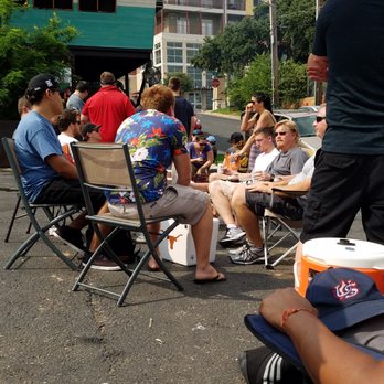 Franklin Barbecue - longest line for a place that claims they ran out of pulled pork and ribs, as we get to the door and after a 5+ hours wait. OVERATED - Barbeque Near Me - Austin, Texas