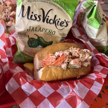 Fat Cheeks Hawaii - Dressed Lobster Roll - Sandwiches Near Me - Honolulu, Hawaii