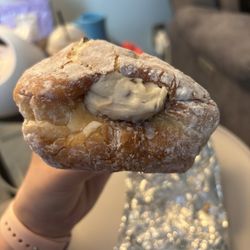 Cannoli donut