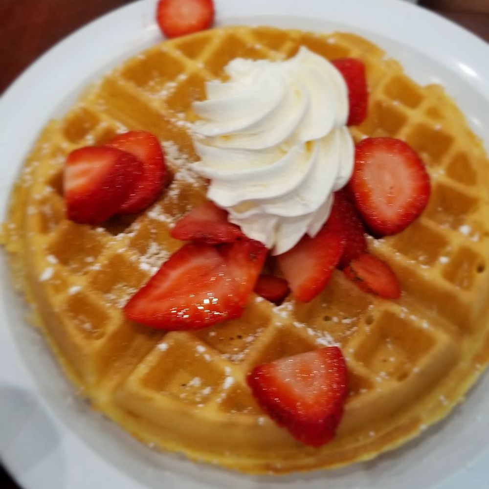 Early Riser Diner - Strawberry cream waffle - Diners Near Me - Myrtle Beach, South Carolina