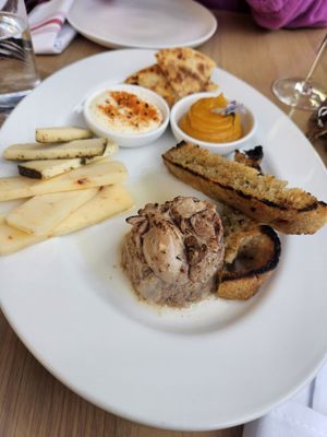 Pirouette Restaurant & Wine Shop by null