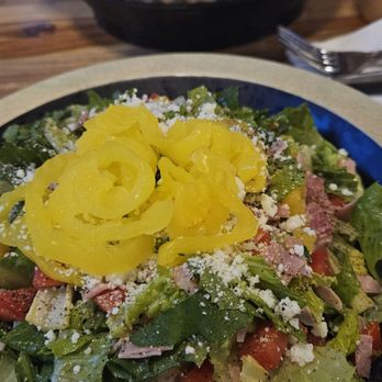 Brothers Cascadia Evergreen Pub - Chopped Italian Salad and Viva Burger - Brewpubs Near Me - Vancouver, Washington