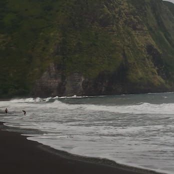 Waipi'o Valley - Black sand beacj - Beaches Near Me