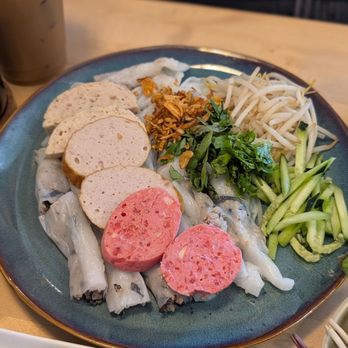 YEN Viet Kitchen - Bánh Cuon: Steamed rice rolls filled with minced pork and wood-ear mushrooms, topped with fried onions and pork sausage - Vietnamese Near Me - Las Vegas, Nevada YEN Viet Kitchen - Bánh Cuon: Steamed rice rolls filled with minced pork and wood-ear mushrooms, topped with fried onions and pork sausage - Vietnamese Near Me - Las Vegas, Nevada
