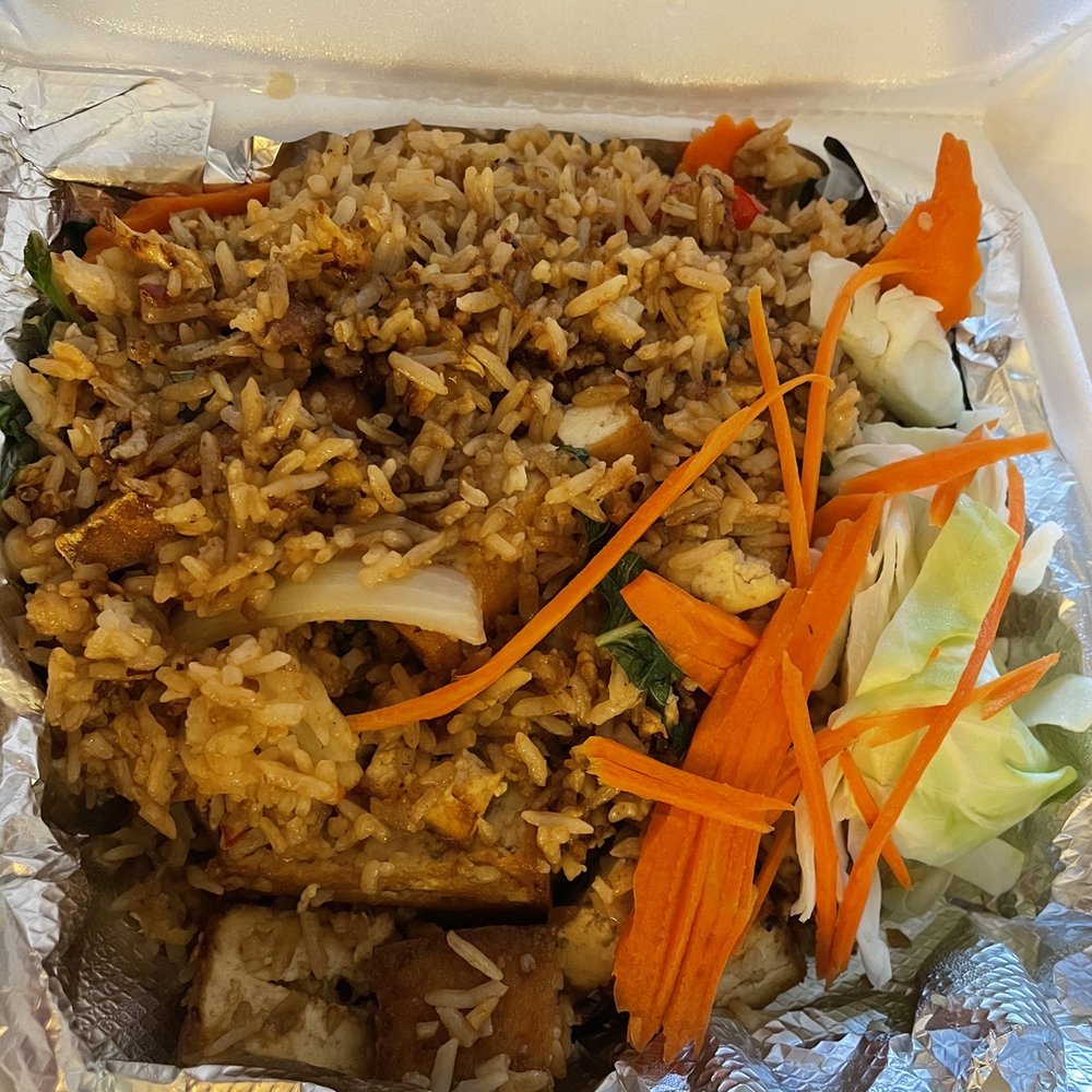 Khun Suda - Spicy basil fried rice with Tofu - Thai Near Me - Roseville, California