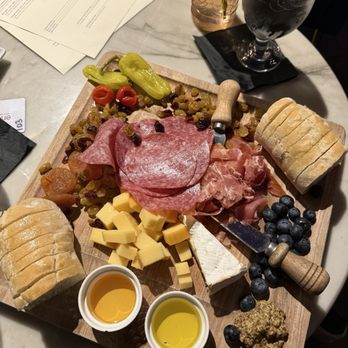Uncork Charleston - Charcuterie - 4 selection - Wine Bars Near Me - Charleston, South Carolina Uncork Charleston - Charcuterie - 4 selection - Wine Bars Near Me - Charleston, South Carolina