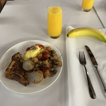 The Centurion Lounge - Nice variety - Airport Lounges Near Me - Las Vegas, Nevada