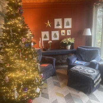 McNabb & Risley - Holiday colors - Interior Design Near Me - Thiensville, Wisconsin
