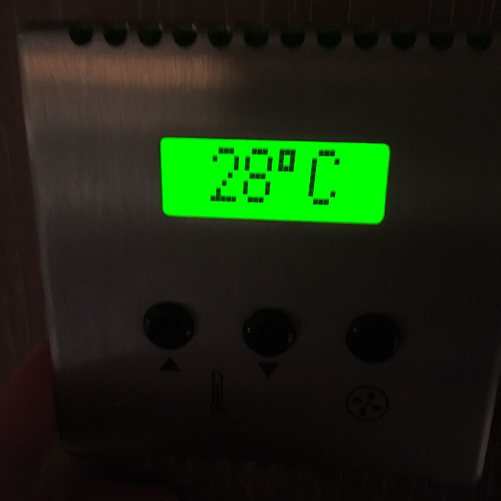 This is the temperature at 3:30 am at the room the AC broke for a week in summer!!