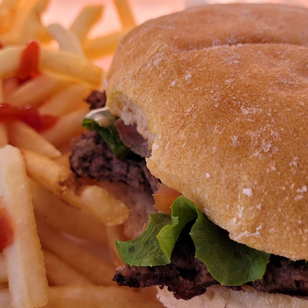 Tri La Bite - Burger and fries - American Near Me - Alpine, Texas