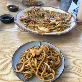 Joyee's Dumpling House - Combination Chow Mein - Chinese Near Me - San Diego, California Joyee's Dumpling House - Combination Chow Mein - Chinese Near Me - San Diego, California
