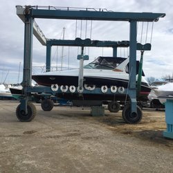 Ferry Point Marina - Had to move some other boats around in order to get to ours. Heading to the ramp for sea trial. They were ready when we were ready.