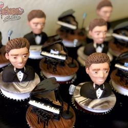 Stripingly Sweet - Michael Bublé Cupcakes/Toppers