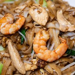 Saigon House - Pad See-ew with Chicken & Shrimp ($20)
