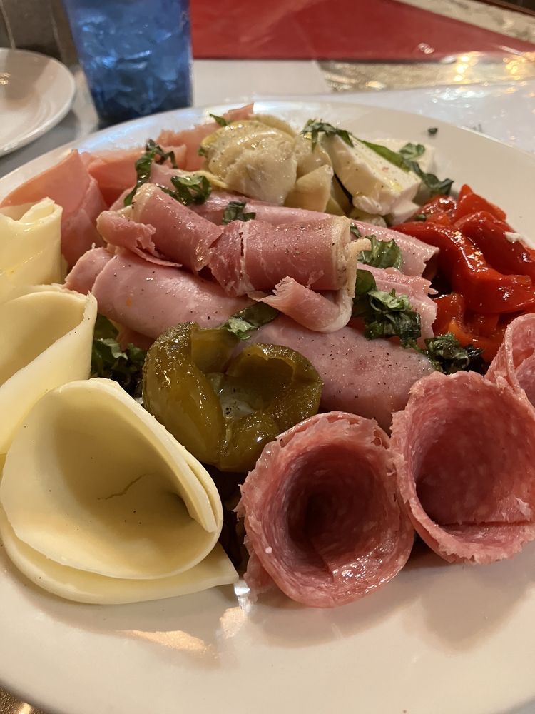 FRANK’S TRATTORIA & ITALIAN RESTAURANT Updated August 2024 31