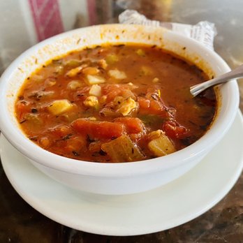 The Sanibel Grill - Manhattan Clam Chowder (The tastiest soup in the world for a lactose-intolerant food lover) - Pizza Near Me - Sanibel, Florida