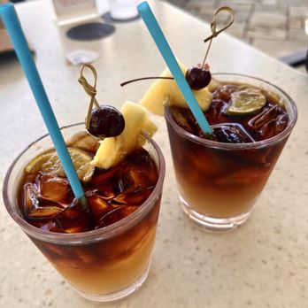 The Beach Bar - Moana Mai Tai - Bars Near Me - Honolulu, Hawaii
