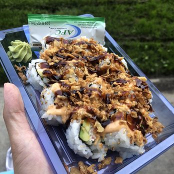 Vons - a hand holding a container of sushi - Grocery Near Me - Pasadena, California
