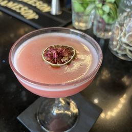 Bury me in roses drink