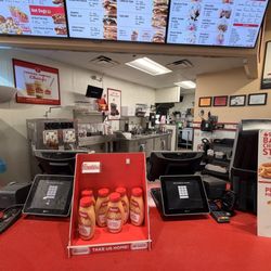 Freddy's Frozen Custard & Steakburgers - Order counter
