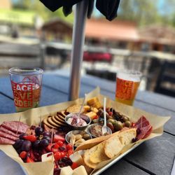 Noisy Water Winery - Charcuterie board, Guava cider and tap IPA3