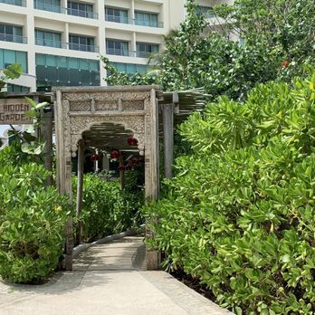 Hidden Garden - Wine Bars Near Me - Cancún, ROO