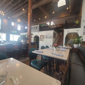 Drakes - Interior - New American Near Me - San Carlos, California