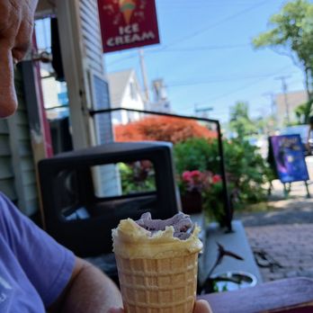 Sweet Pea's Ice Cream - Ice Cream & Frozen Yogurt Near Me - Ogunquit, Maine