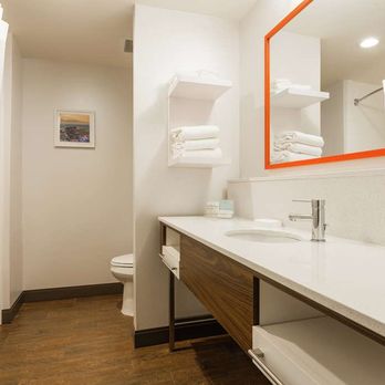 Hampton Inn Cumberland - Guest room bath - Hotels Near Me - Cumberland, Maryland Hampton Inn Cumberland - Guest room bath - Hotels Near Me - Cumberland, Maryland