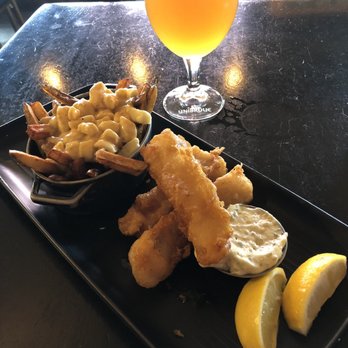 Saint-Sau - Fish\ Chips / Poutine (Haddock) $13 - Gastropubs Near Me - Saint-Sauveur, Quebec