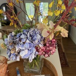 Kelly Odom Flowers - What's left of my $150 arrangement 5 days later. Began wilting after 24 hours.