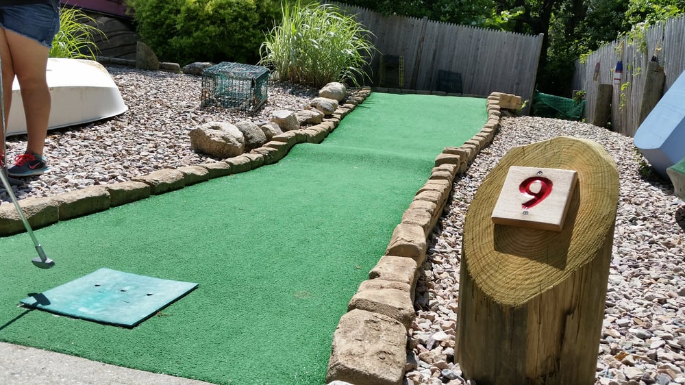 Cataumet Light Mini Golf & Bumper Boats Logo