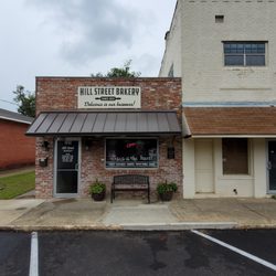 Hill Street Bakery - Far shot of front