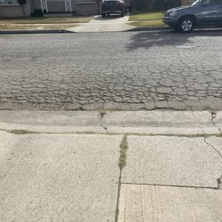 City of Compton - Los vecinos dicen más de 20 años viviendo aquí y pagando taxes y no reparan la calle