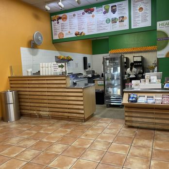Blenders In the Grass - Front - Juice Bars & Smoothies Near Me - Oxnard, California