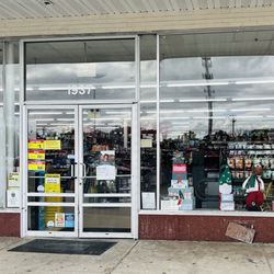 Dollar General - Entrance to store.