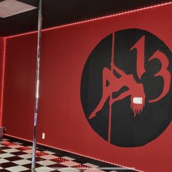Red's Studio - 6 X-Poles can be used static or spinning.