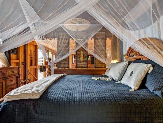 The Bali House & Cottage at Kehena Beach Hawaii by null