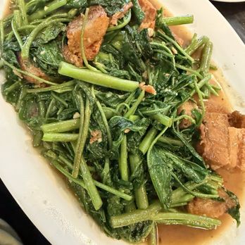Ruen Pair - Morning Glory w/ Crispy Pork. A show stopper. - Thai Near Me - Los Angeles, California Ruen Pair - Morning Glory w/ Crispy Pork. A show stopper. - Thai Near Me - Los Angeles, California